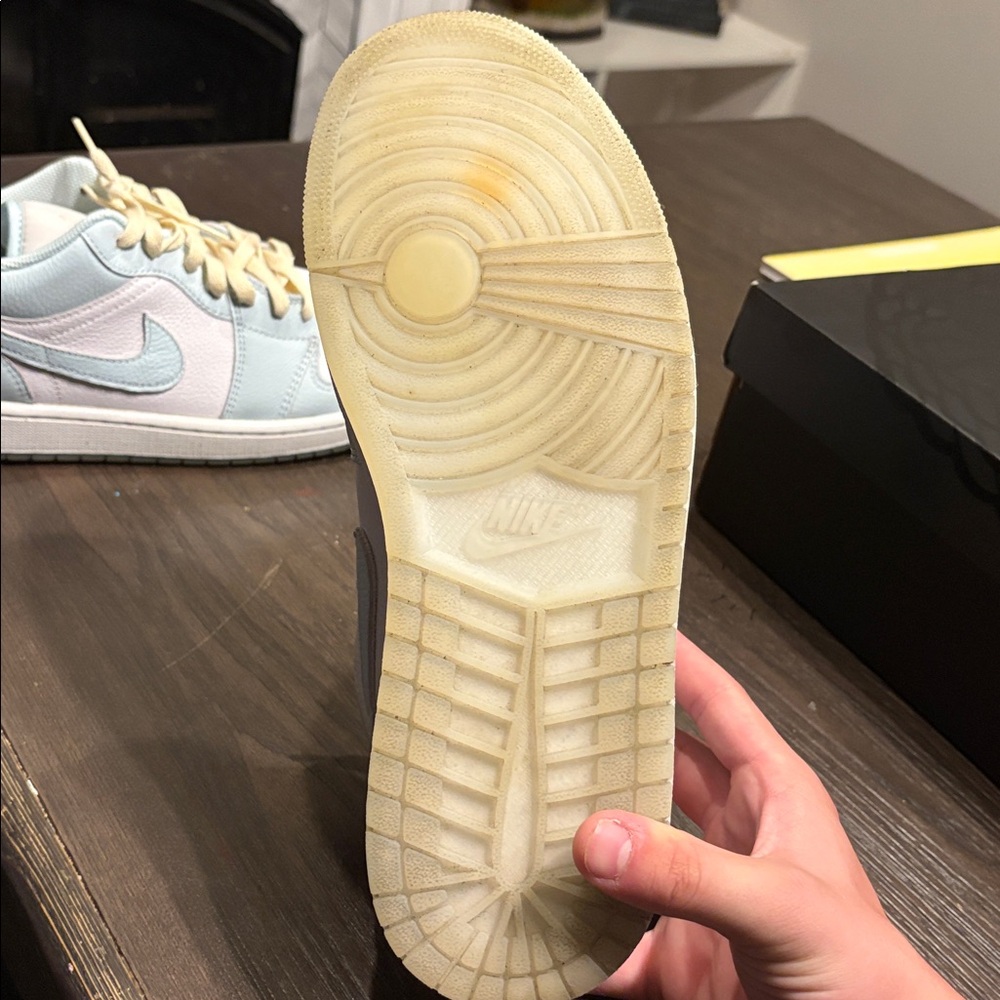 Nike Sky Blue and White Low-Top Sneakers - Picture 2 of 6